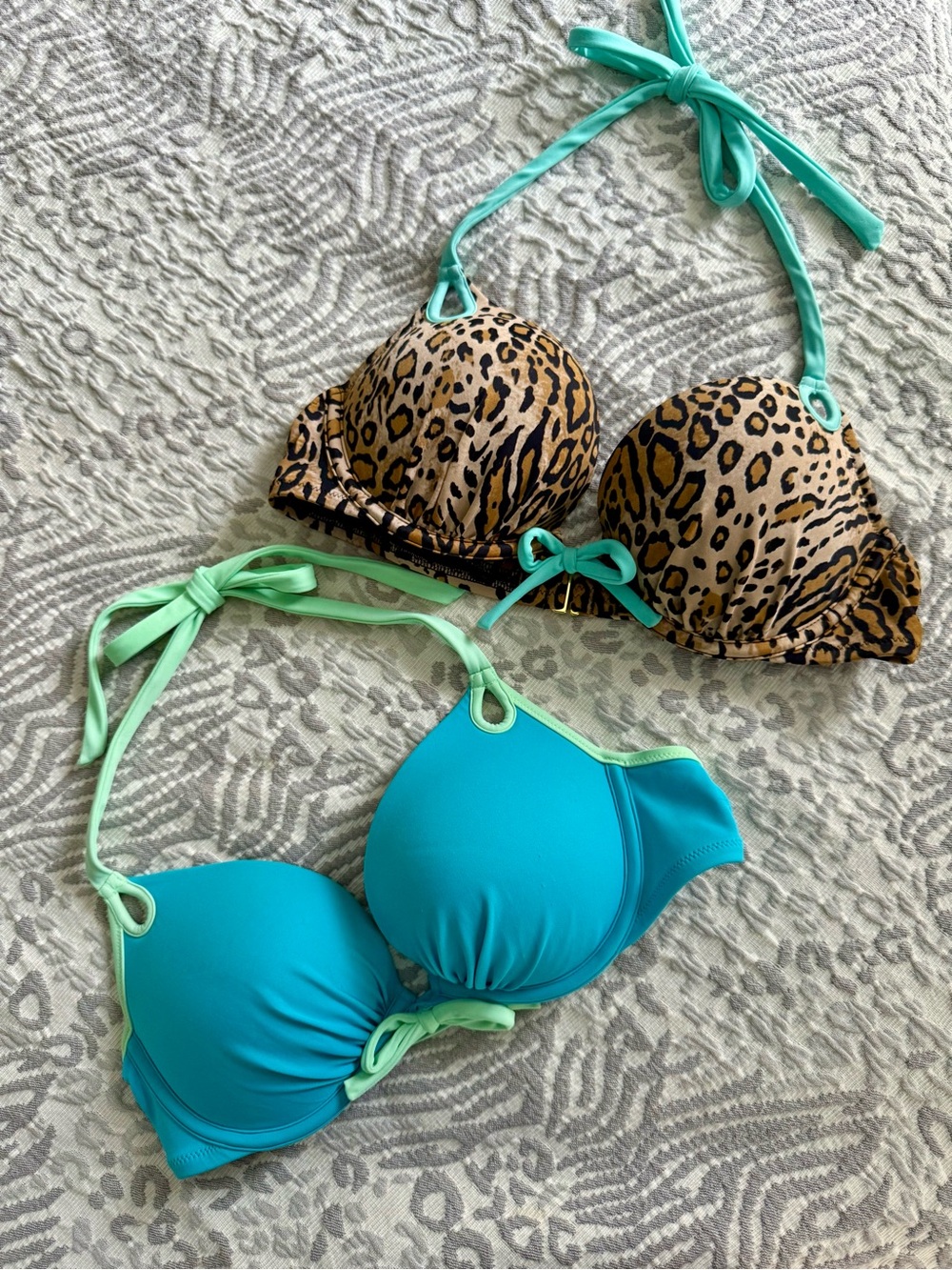 Victoria's Secret Leopard Print & Turquoise Push Up Bikini Tops (size : B cup)